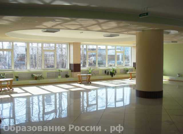 Холл главного корпуса университета