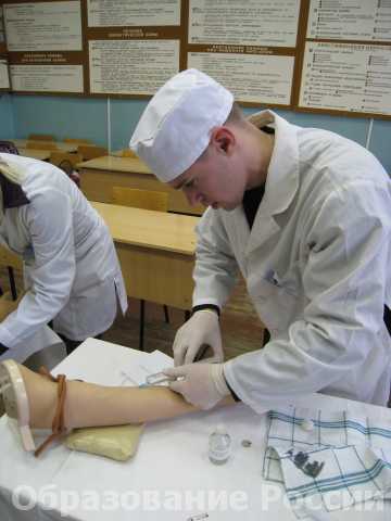 на занятиях Рославльское медицинское училище