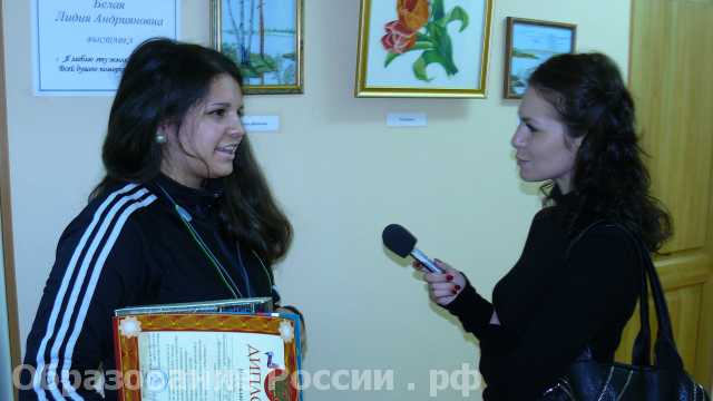 Победительница областных Ломоносовских чтений дает интервьб для ВГТРК \